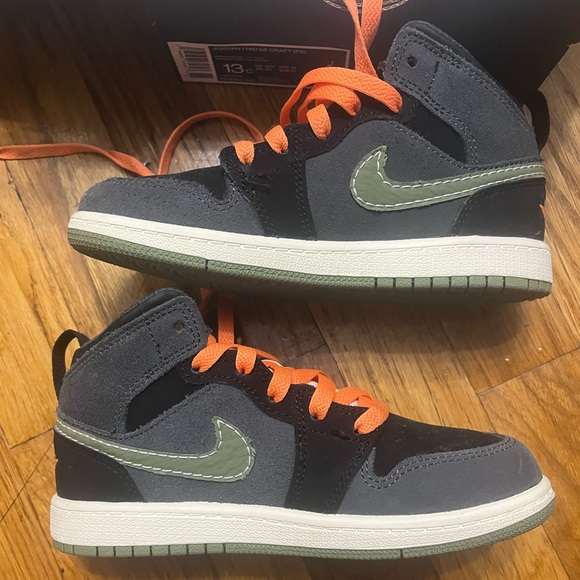 Jordan 1 Mid SE Craft in Little Kids' size 13, Anthracite/Black/Bright Mandarin - Picture 11 of 12